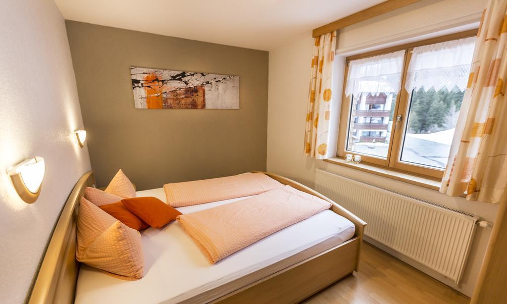 Haus Annette Aparthotel Schroecken Exterior photo